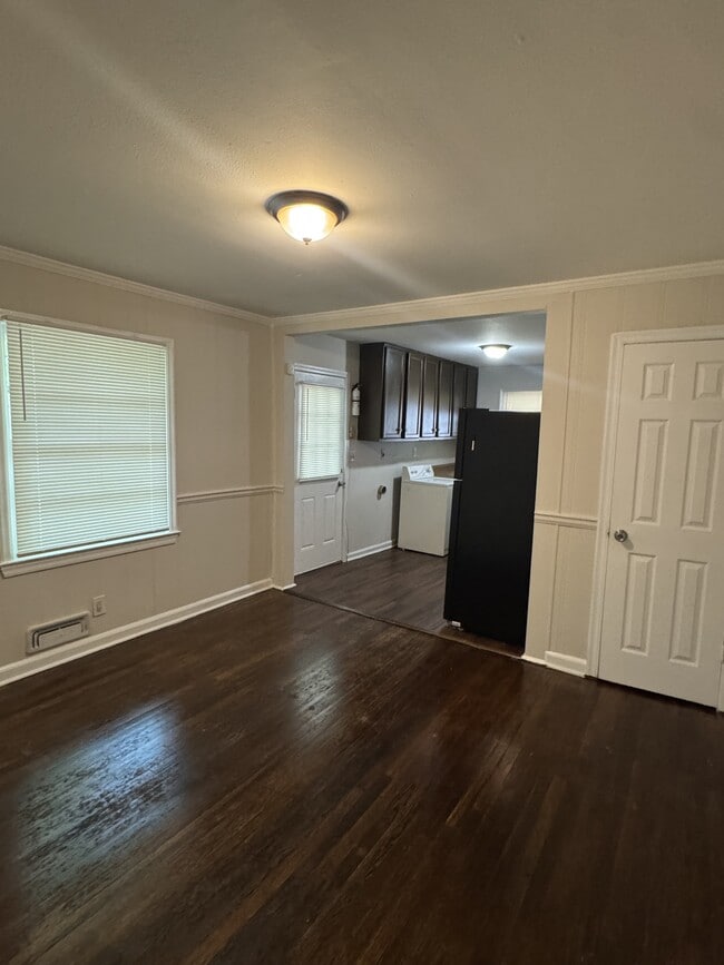 Photo - 323 Bromack Dr SE