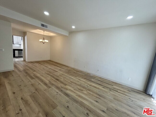 Photo - 5145 Yarmouth Ave Unidad 25