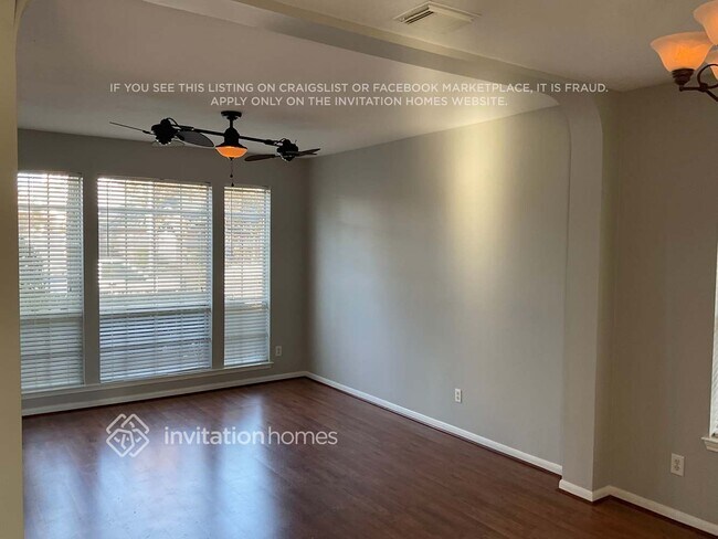 Photo - 3423 La Seine Ln