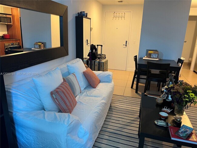 Photo - 300 S Biscayne Blvd Unidad Loft 604