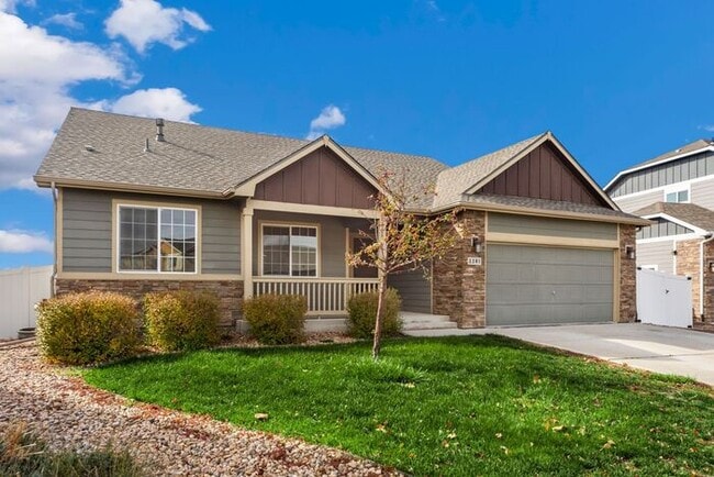 Photo - ***WINTER SPECIAL $2695.00 a Month *** 5 b...