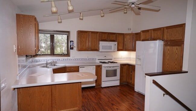 Photo - 6420 Lakeview Blvd