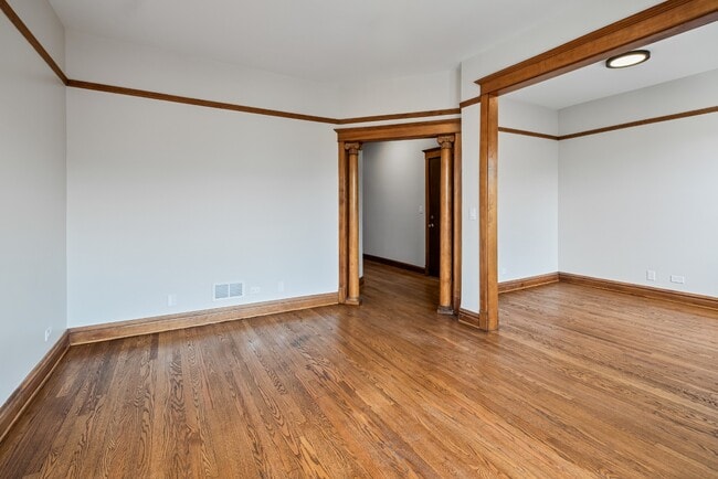 Photo - Renovated Logan Square 3 Bedroom - Available March 15th! Unidad 1