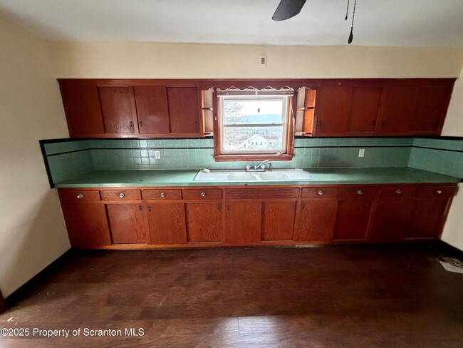 Photo - 149 Tompkins St