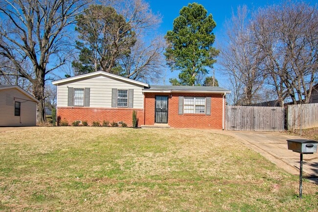 Building Photo - Renovated Rental in Westwood