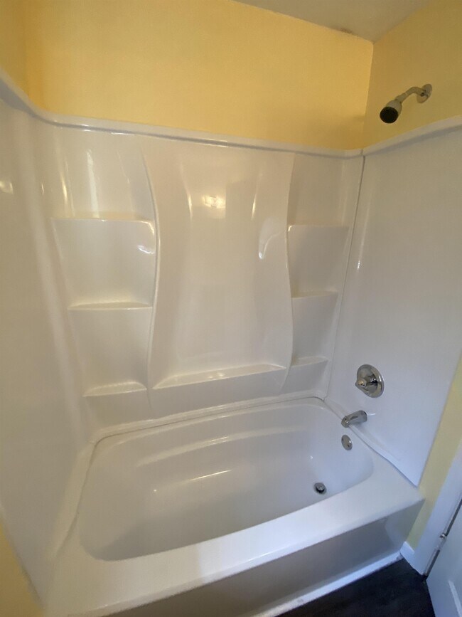 Photo - 4910 Rhode Island Dr N