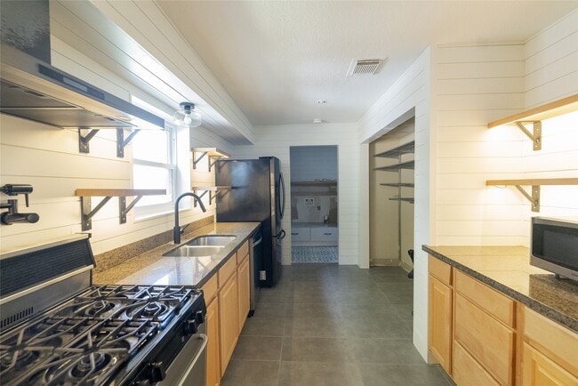Photo - 14110 Greenway Dr