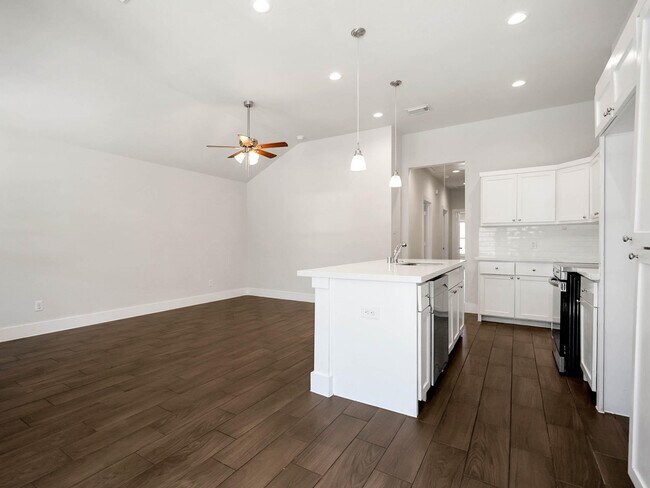 Photo - 5901 Woodview Dr