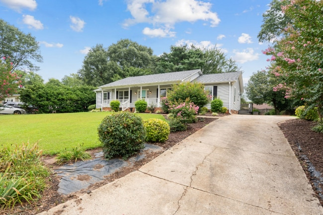 Photo - 111 Ticonderoga Dr