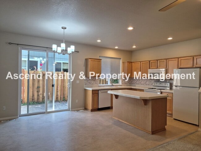 Photo - Beaverton Convenience with Central AC & Attached Garage  Minutes to MAX, Costco, Nike & Parks 1 o...