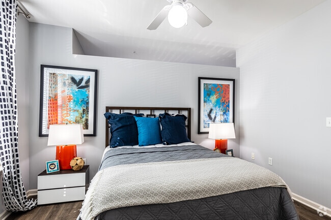 1BR, 1BA - 640SF