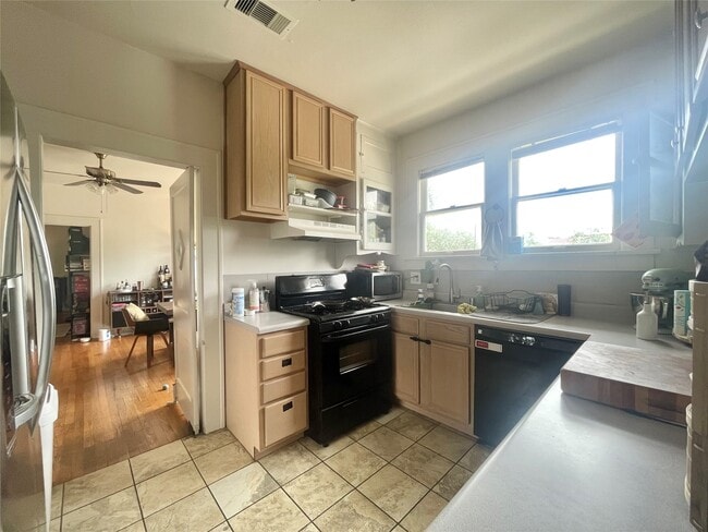 Photo - 418 Branard St