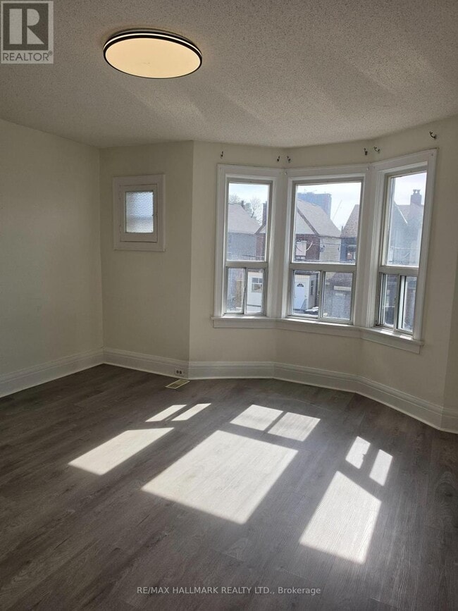 Photo - 797 Ossington Ave