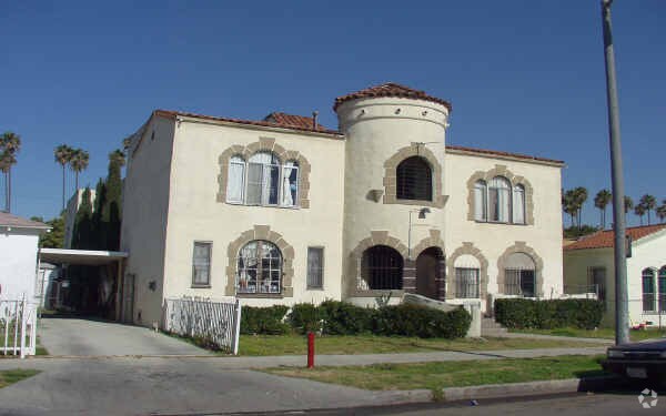 1061 W 57th St - 1061 W 57th St