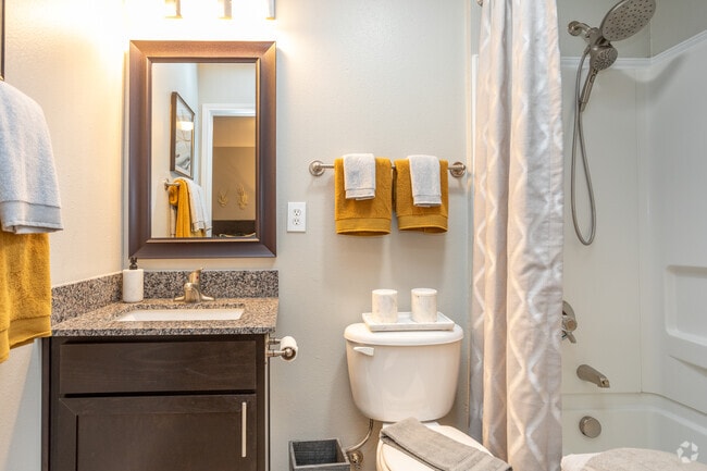 2BR, 2BA - 1,035SF w/Sunroom - Bathroom