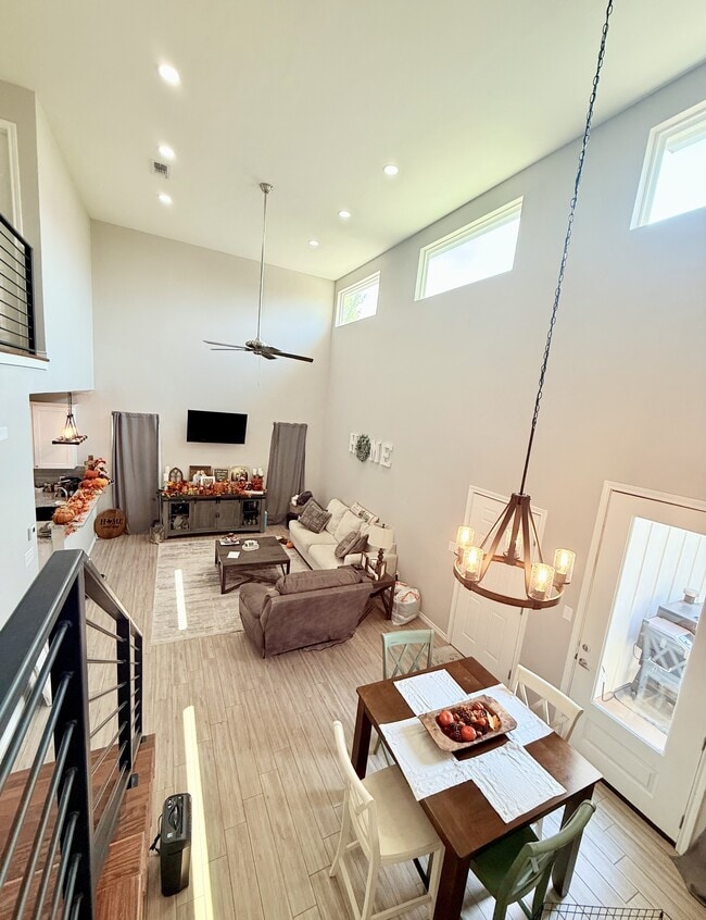 Building Photo - 1608 Champions Dr Rental