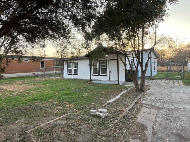 Photo - TULOSO MIDWAY WITH WATER AND ELECTRIC INCLUDED!!