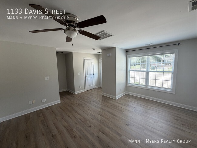 Photo - 1133 Davis St