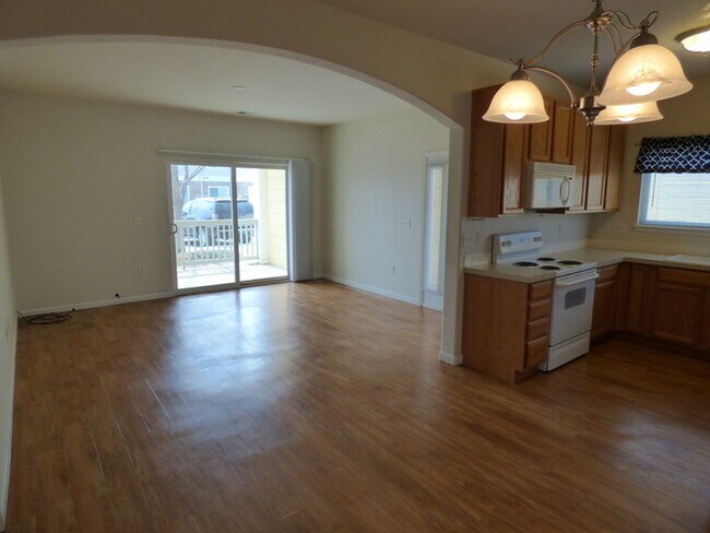 Photo - MUST SEE 2 Bed/2 Bath Condo in the Lakesho...