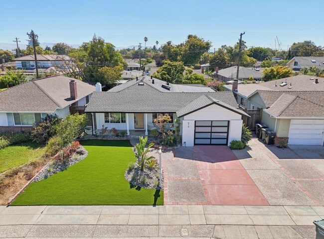 Photo - 674 Manzanita Ave