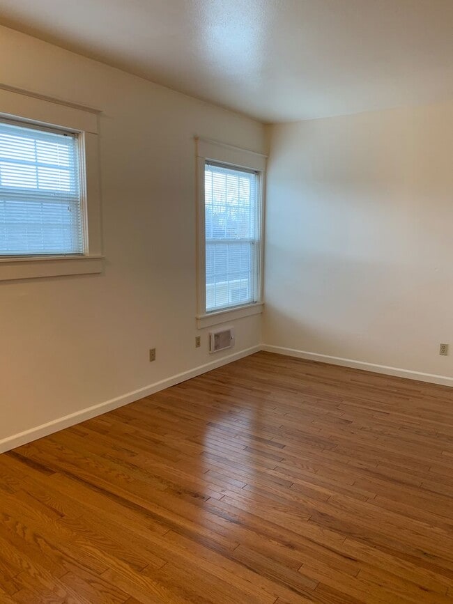 Photo - Vancouver Ave.