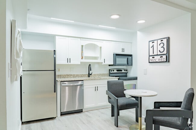1BR, 1BA - 500SF - Kitchen