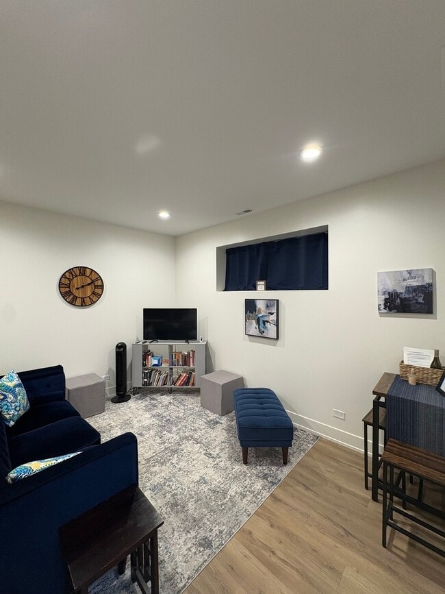 Photo - 6317 S Rhodes Ave