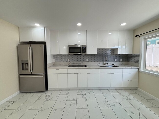 Photo - 1674 Kino St Unit Back 3 Bedroom