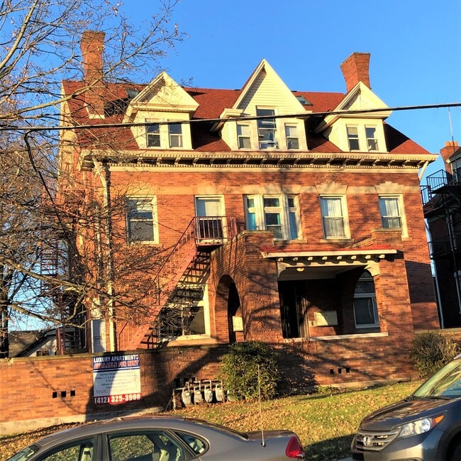 Photo - 5819 Bartlett St