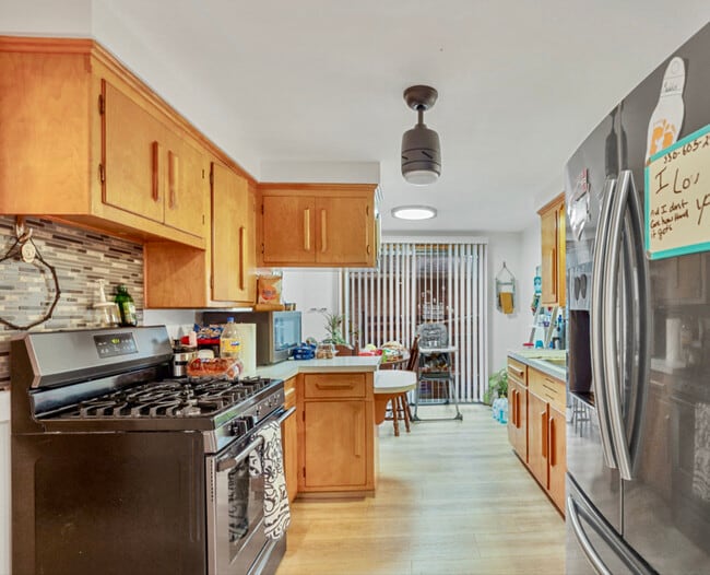 Building Photo - 1814 E Main St