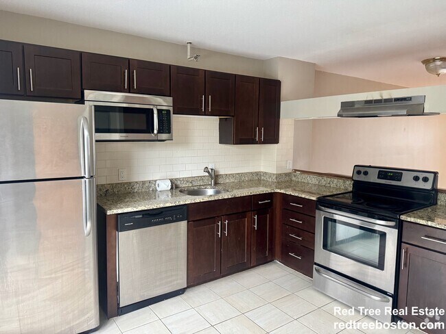 Building Photo - 149 Beacon St Unit #B3 Rental