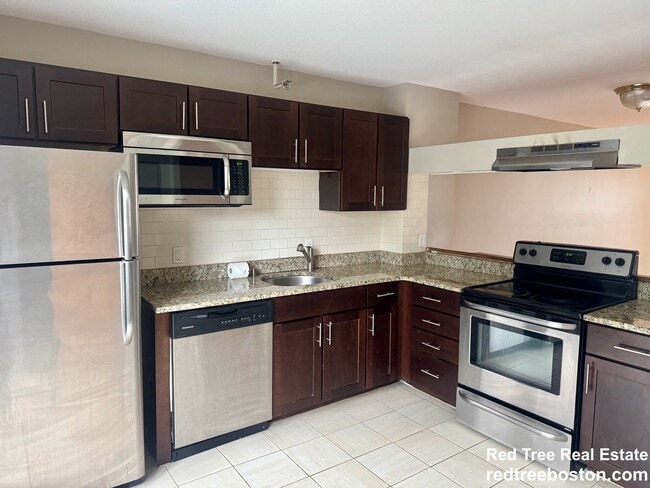 Building Photo - 149 Beacon St Unit #B3 Rental