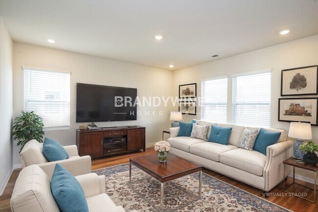 Photo - 554 Torrey Pines Ln