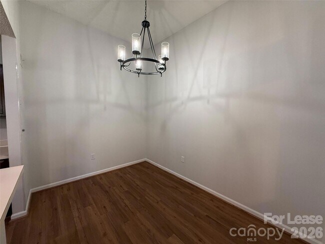 415 W 8th St