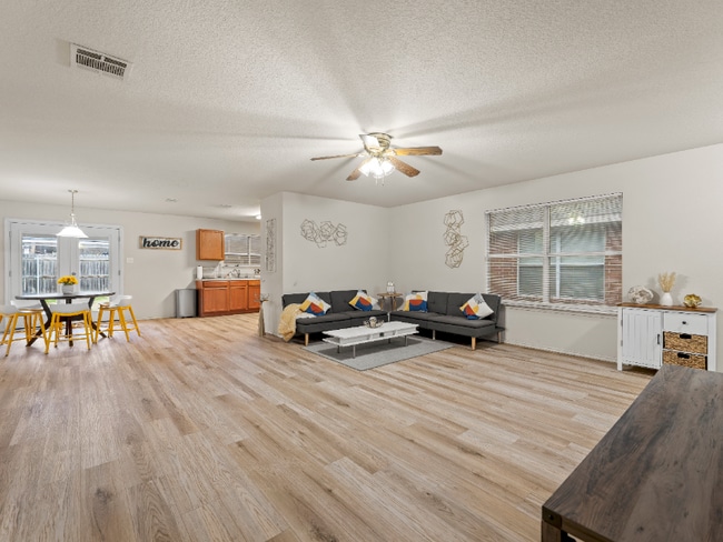 Photo - 2817 Maegen Cir