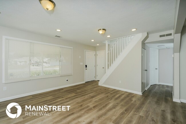 Photo - 9335 Donerail Way