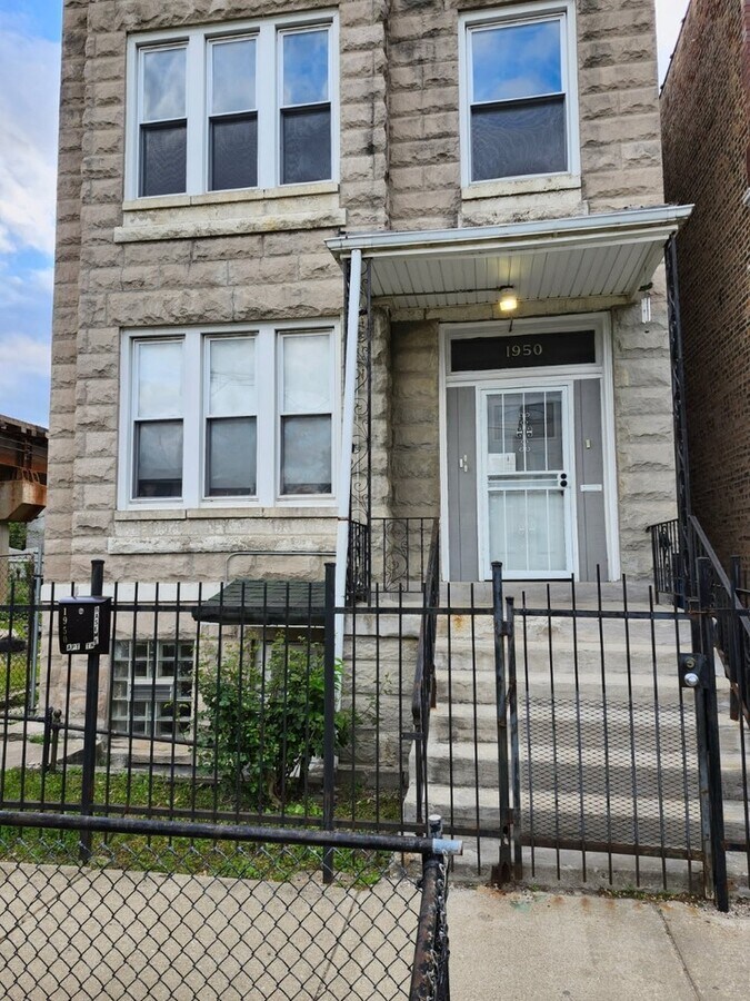 Photo - 1950 S Trumbull Ave Casa