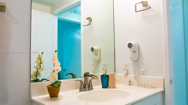 Photo - 18100 N Bay Rd Unit 906