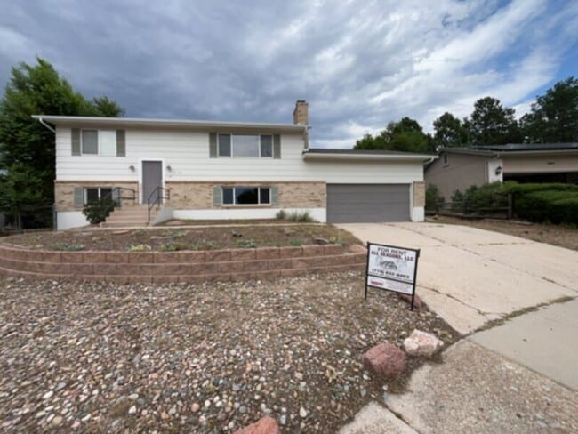 Building Photo - Fabulous bi level home in Vista Grand Terrace