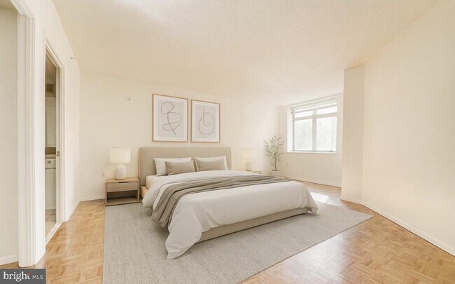 Photo - 7111 Woodmont Ave Unit 209