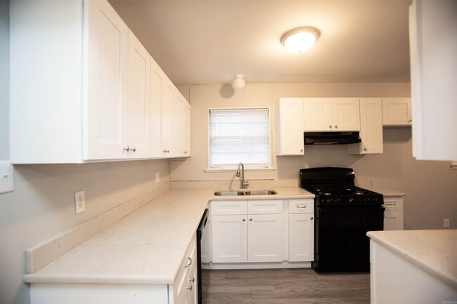 Photo - 909 Roseclair Dr House