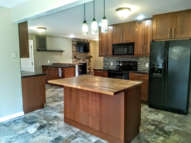 Photo - 16351 Petro Dr