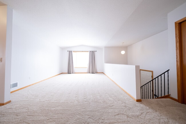 Photo - 634 McIntosh Ct