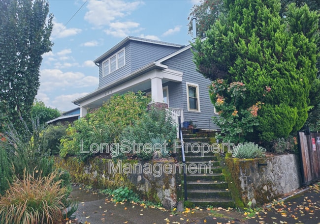 Photo - 636 N Shaver St