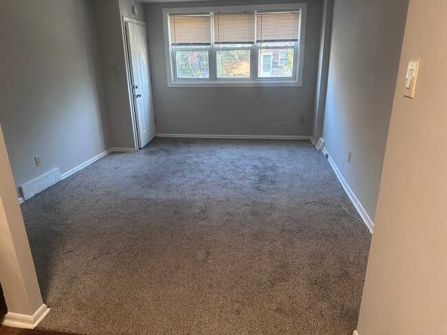 Building Photo - 340 Ripka St Unit 1st Floor