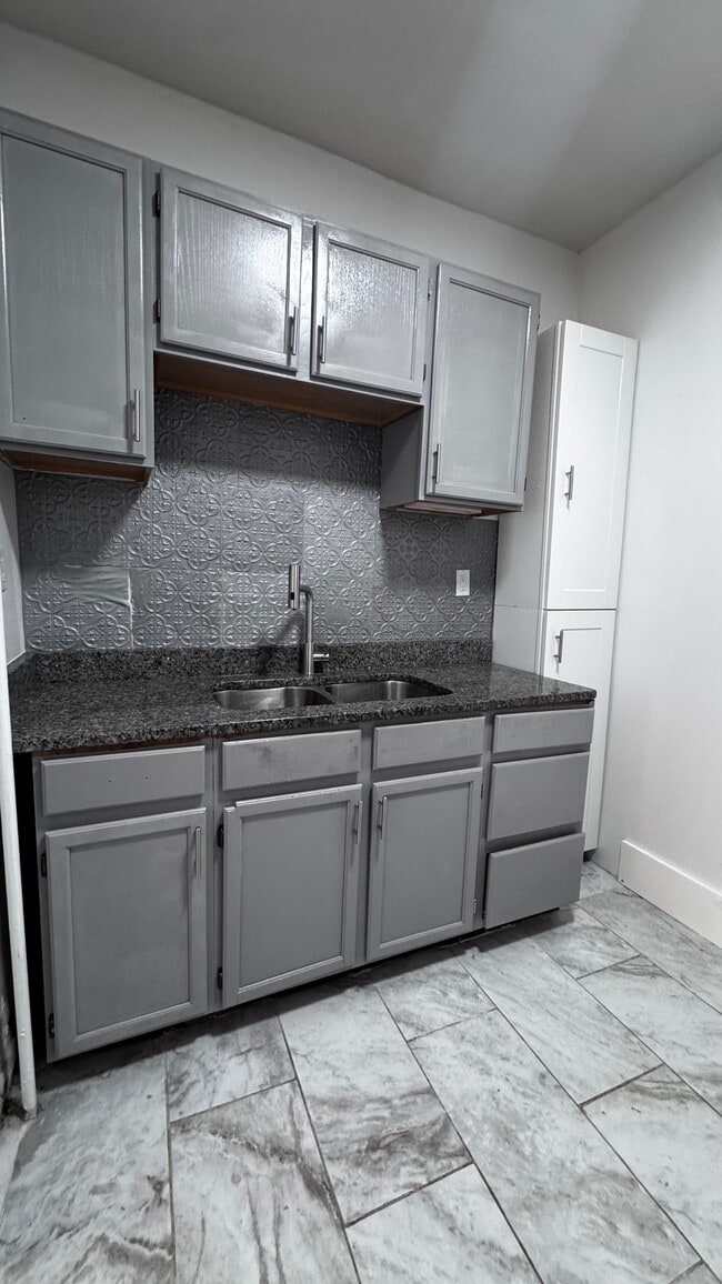 Photo - 306 N 5th St