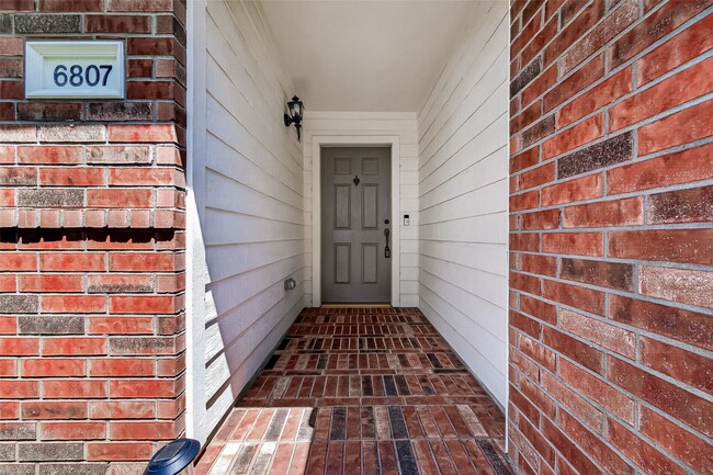 Photo - 6807 Lauderwick Ct