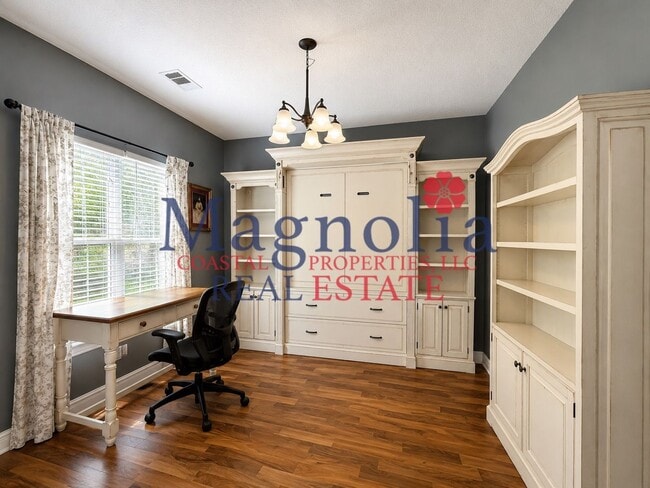 Photo - 3 bedroom, 2 bathrooms in Richmond Hill's Mainstreet