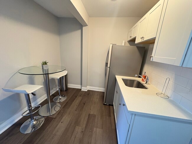 Photo - Furnished Unit In Small 6 Unit Building Unit 1