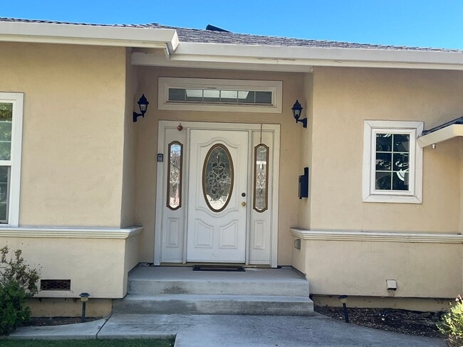 Photo - FURNISHED SHORT TERM 6-9 MONTHS TERMS AVAI...